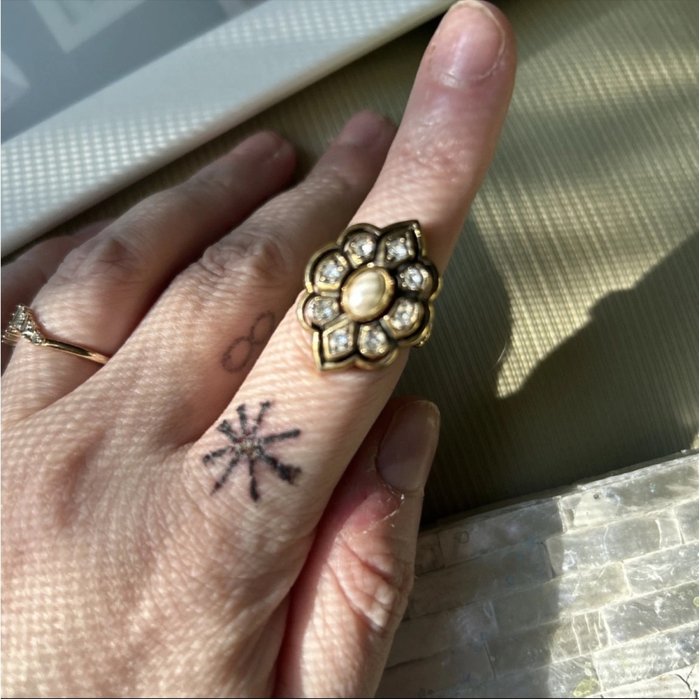 Gucci Gold and Pearl Floral Ring